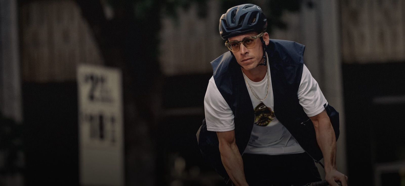 Oakley Meta HSTN z kaskiem rowerowym