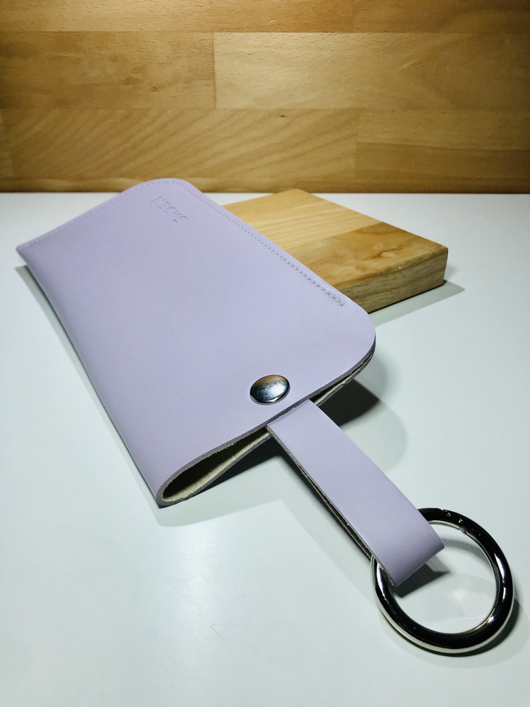 ETUI marki Necks Liliowe