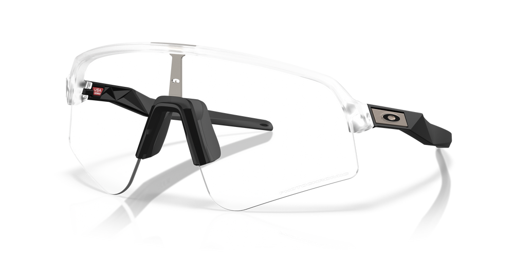 Oakley Okulary przeciwsłoneczne SUTRO LITE SWEEP Matte Clear / Clear To Black Iridium Photochromic OO9465-39