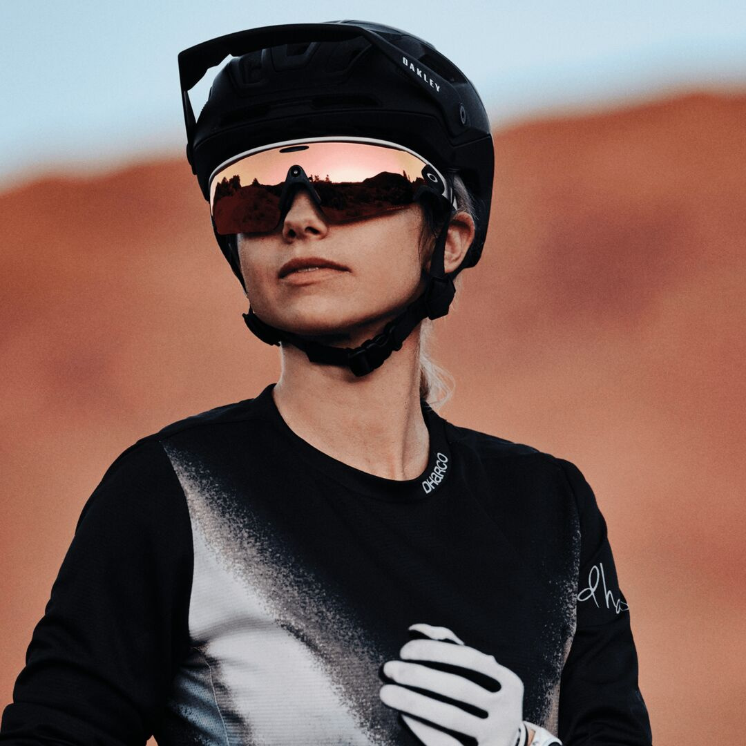 Oakley Meta AI glasses VANGUARD OW8001-08
