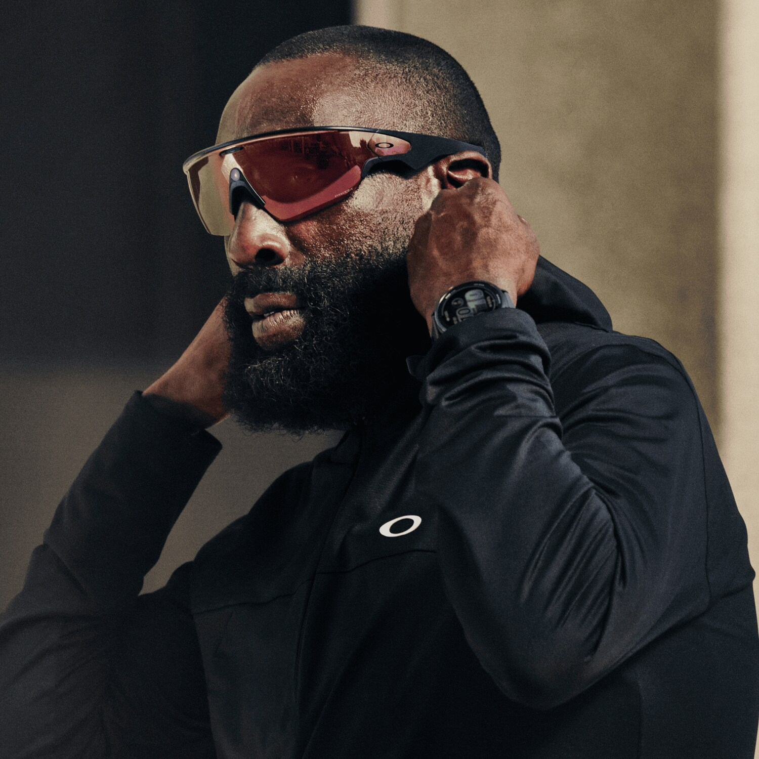 Oakley Meta Vanguard - sportowe okulary Meta AI z kamerą OW8001-09